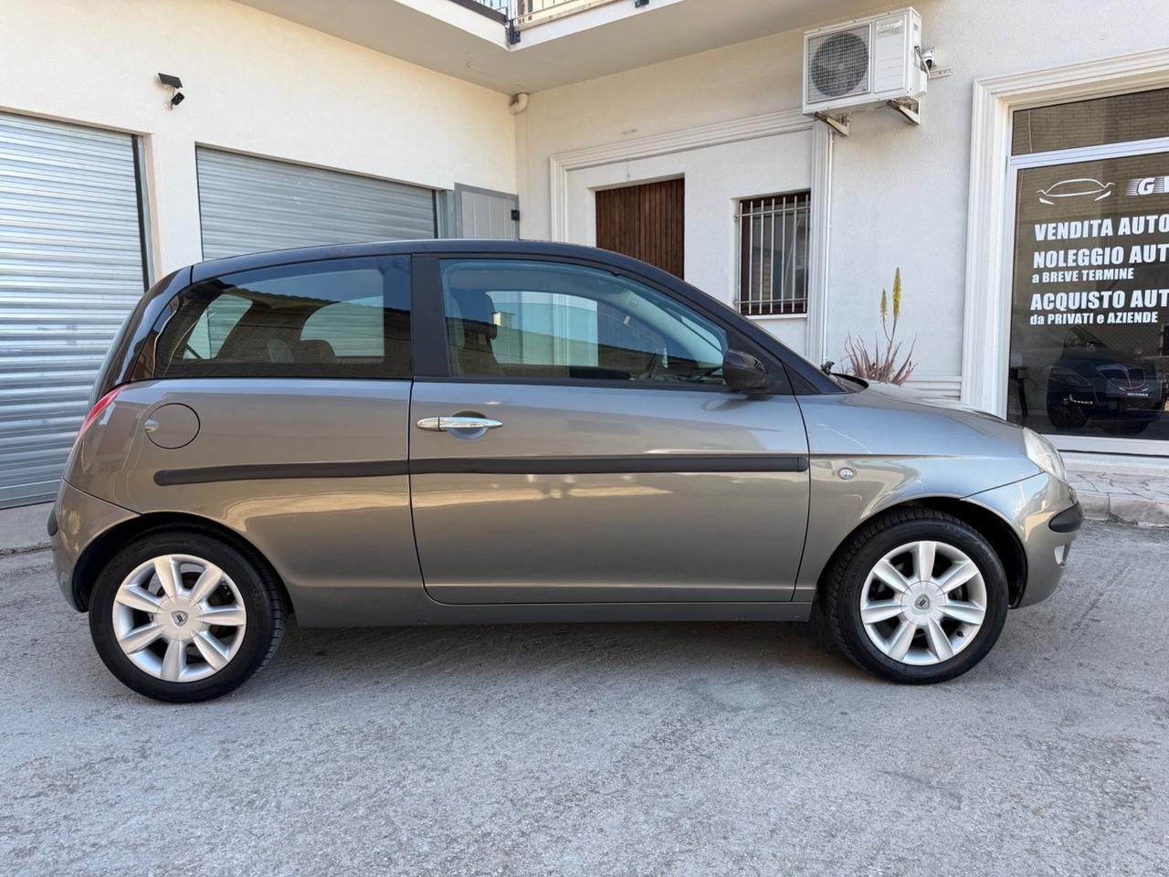 Lancia Ypsilon 1.3 Multijet - CAMBIO AUTOMATICO