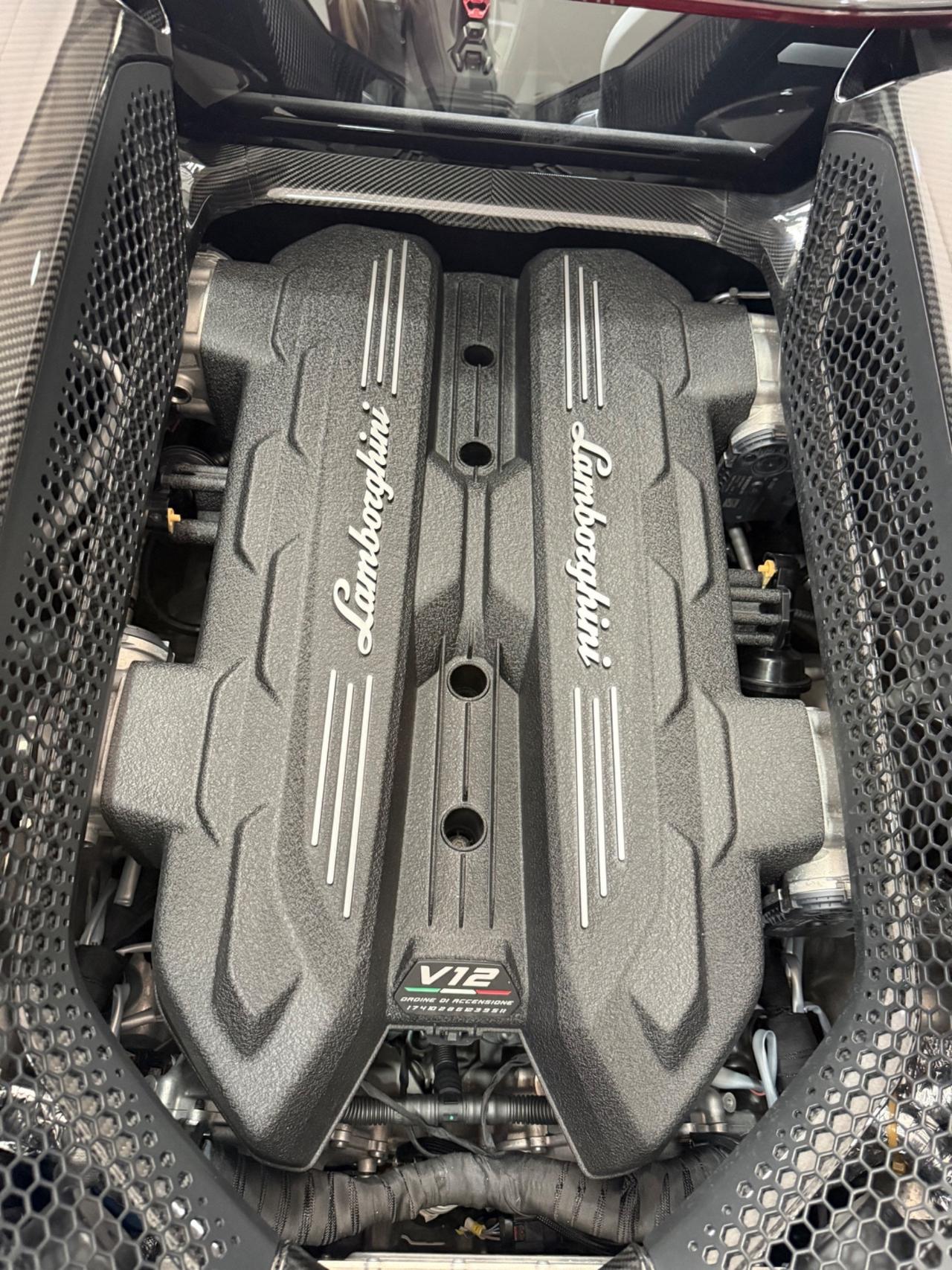 Lamborghini Revuelto 6.5 V12