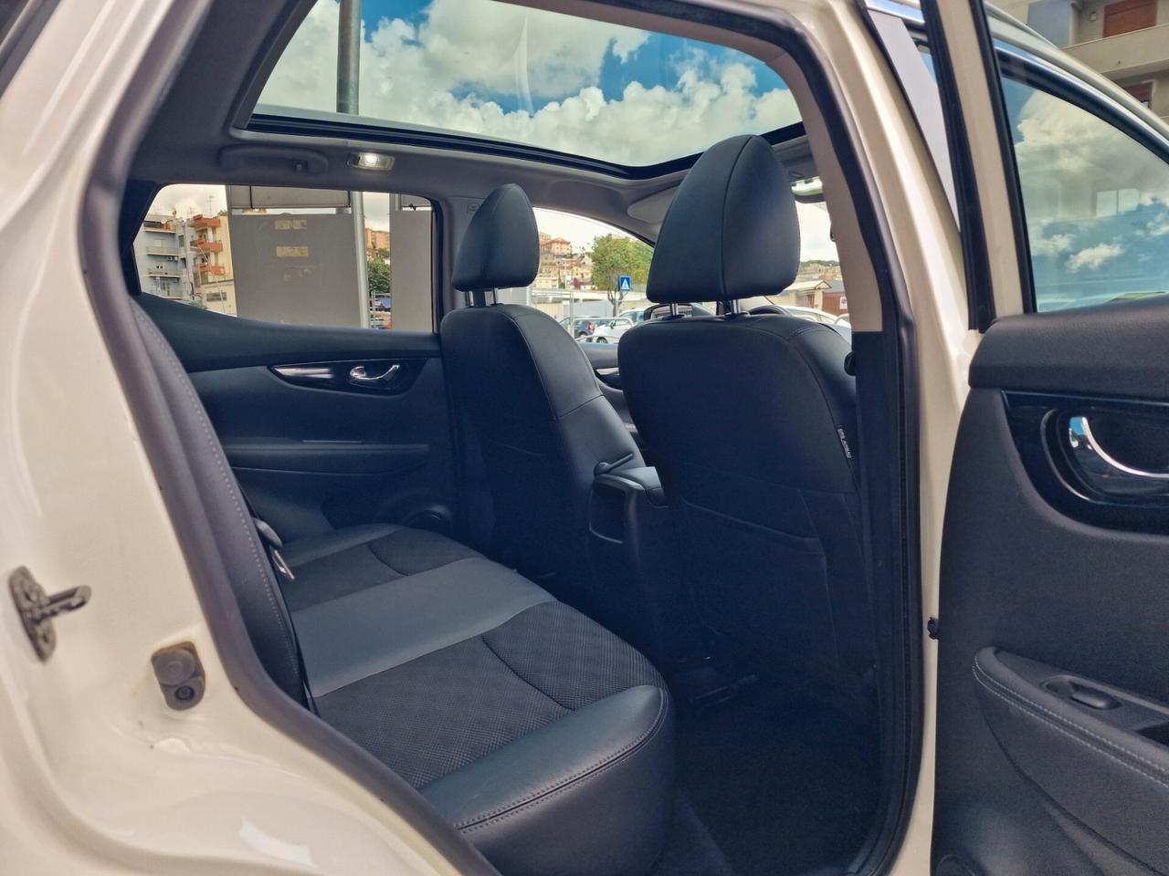 Nissan Qashqai 1.6 dCi 2WD Tekna AUTOMATICA Tetto Panoramico