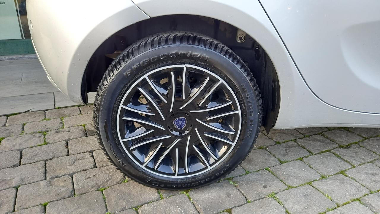 Lancia Ypsilon 1.0 FireFly 5 porte S&S Hybrid Gold