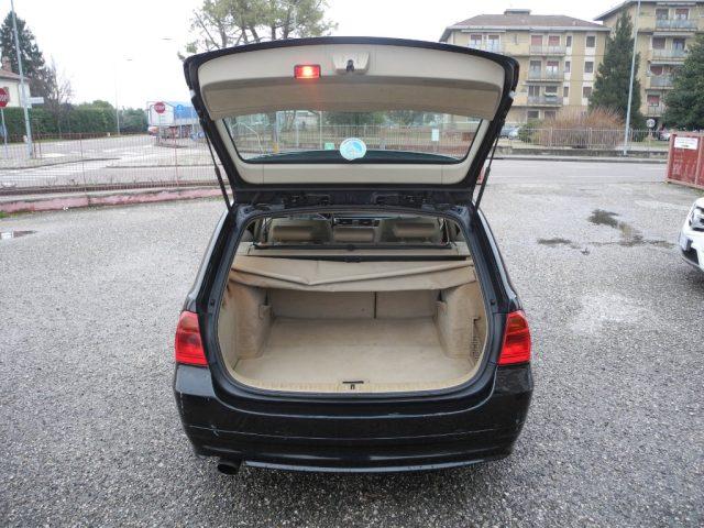 BMW 320 i Touring - PELLE - TETTO APRIBILE - LEGGERE NOTE