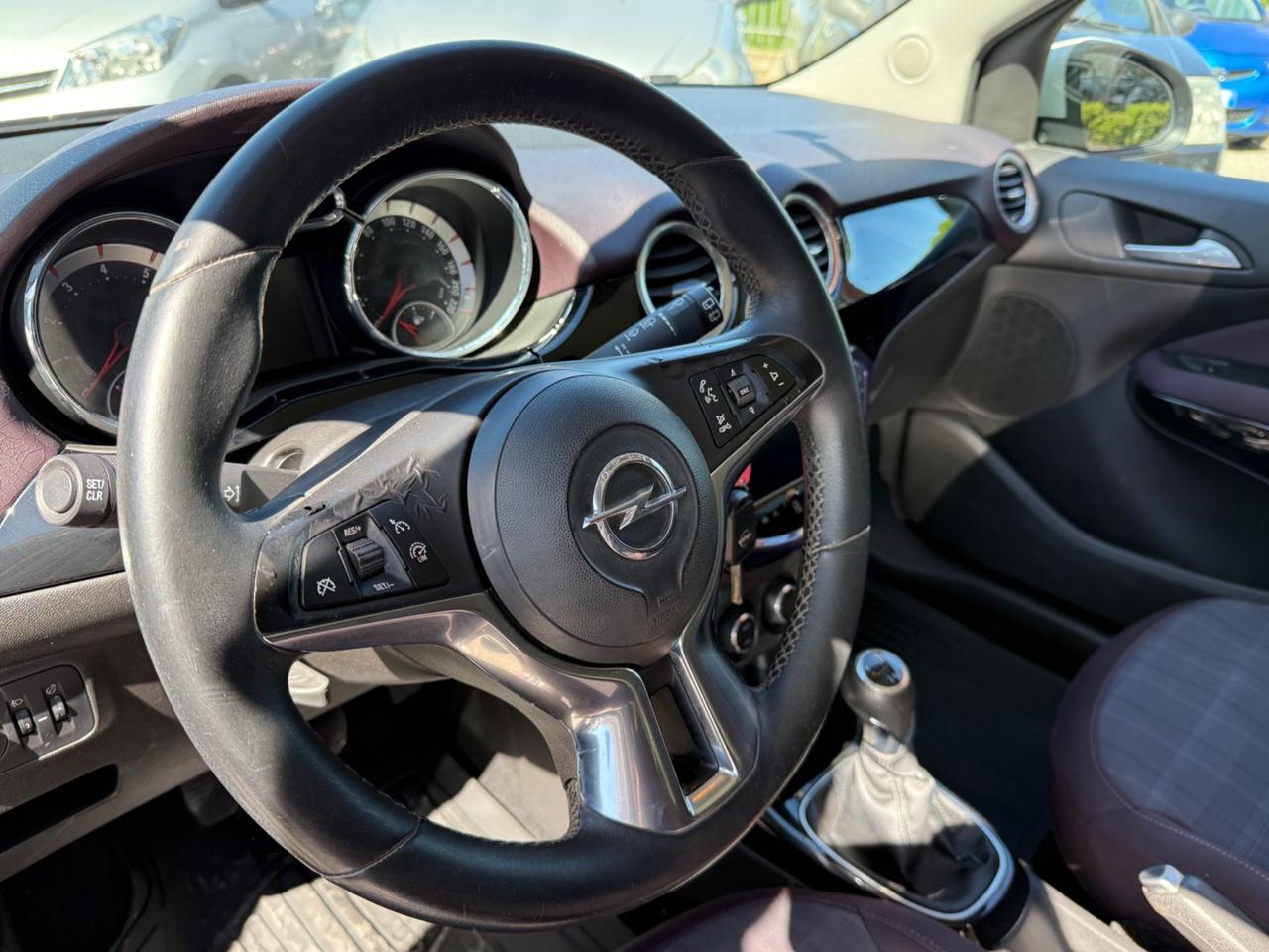 Opel Adam 1.2 70 CV Slam