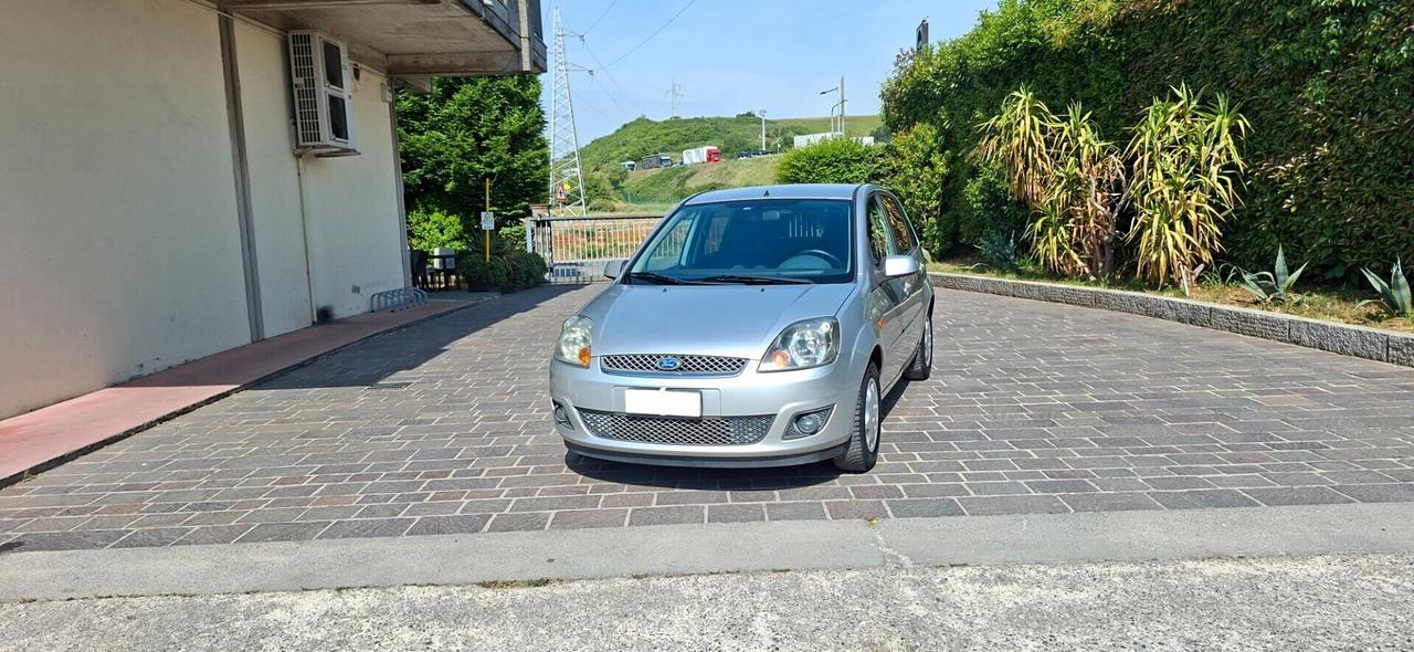 Ford Fiesta 1.2 16V 5p. Ghia X Neopatentati