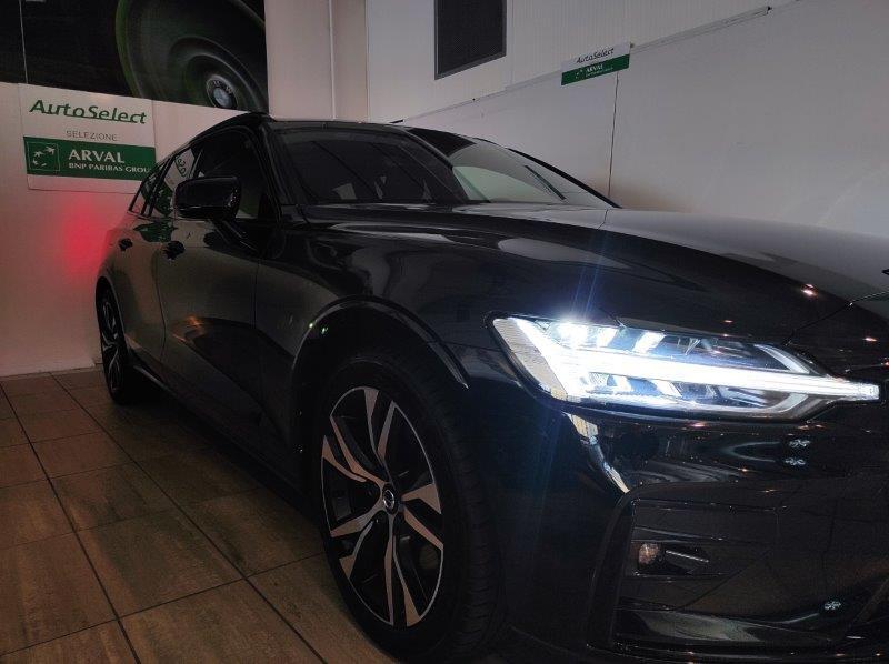 VOLVO V60 (2018-->) - V60 B4 (d) Geartronic R-Design
