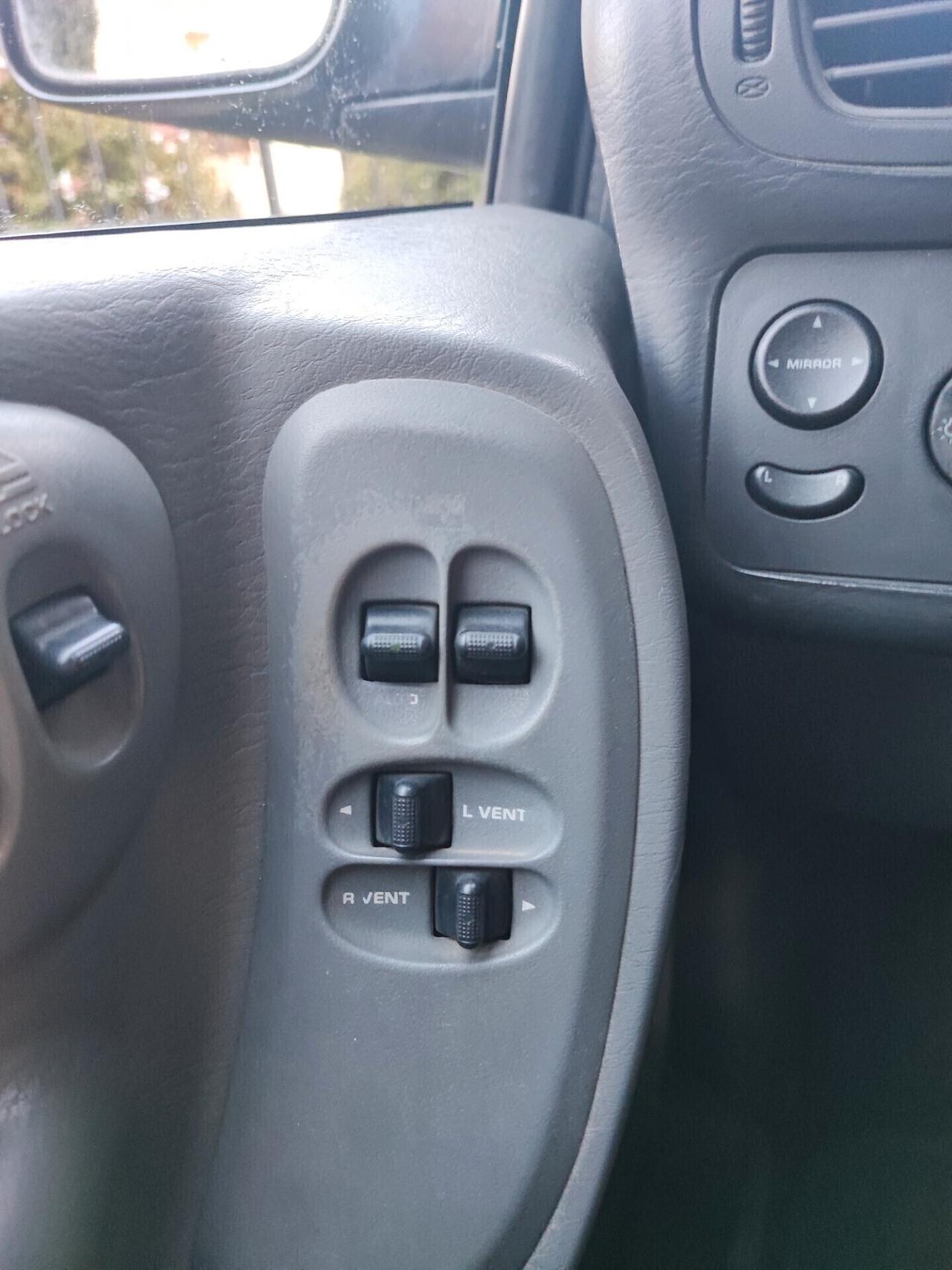 Chrysler Voyager 2.5 CRD cat LX 7 posti