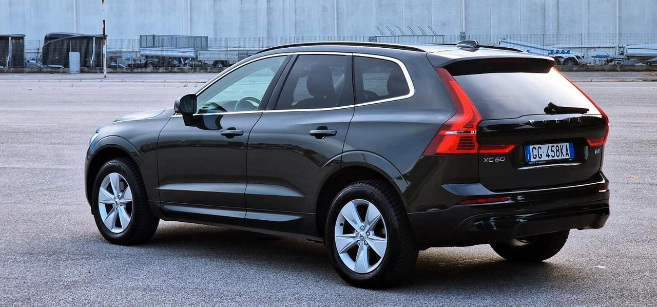 VOLVO XC60 B4 Diesel/Ibrida Momentum Pro