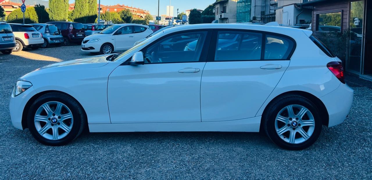 Bmw 116 116i 5p. Unique