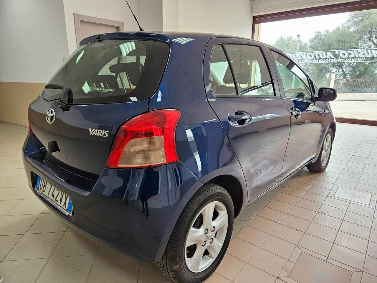 Toyota Yaris 1.0 5 porte