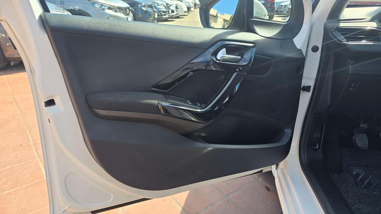 Peugeot 208 BlueHDi 75 5 porte allure