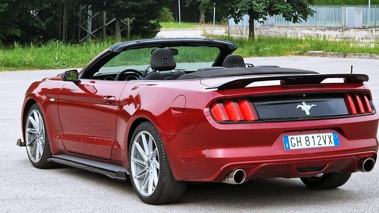 Ford Mustang Fastback 3.7 Cabrio Noleggio