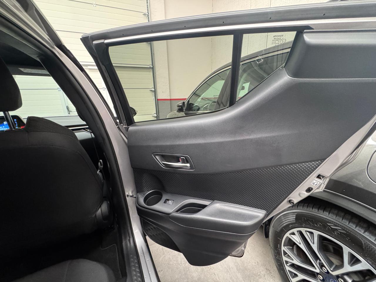 Toyota C-HR 1.8 Hybrid E-CVT Trend