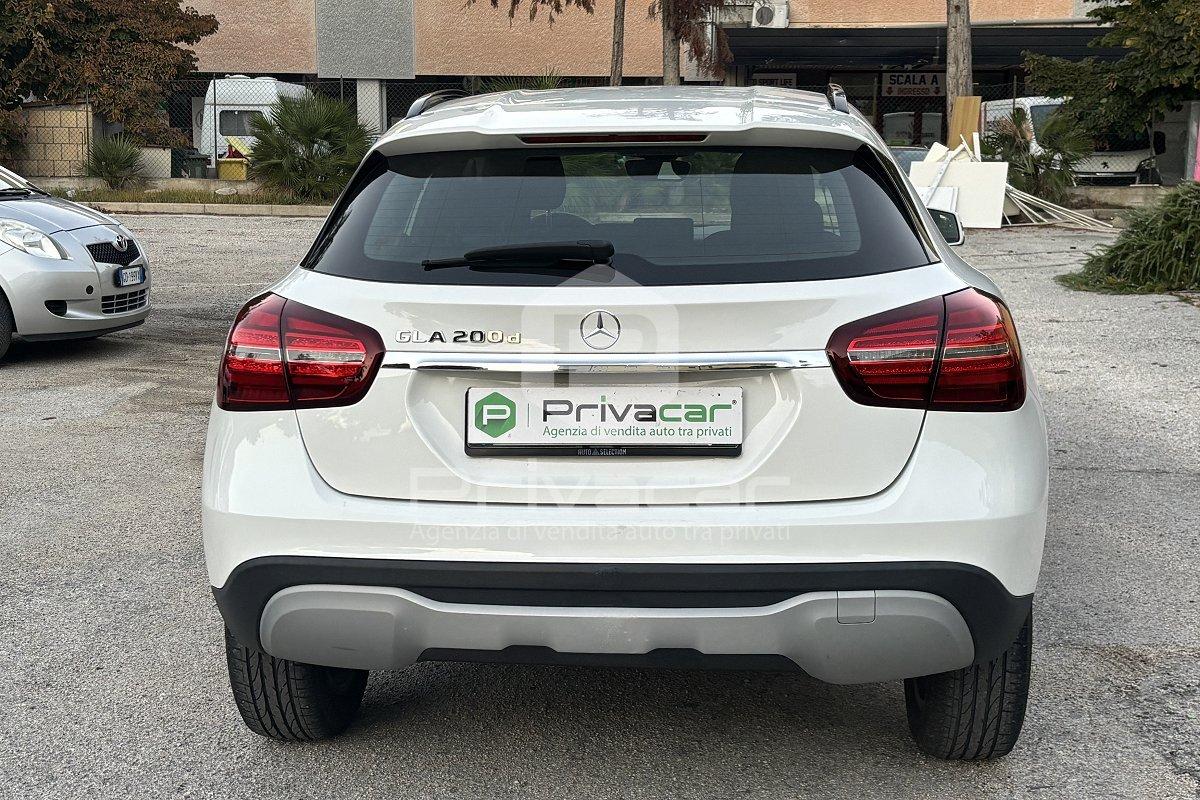 MERCEDES GLA 200 d Automatic Business
