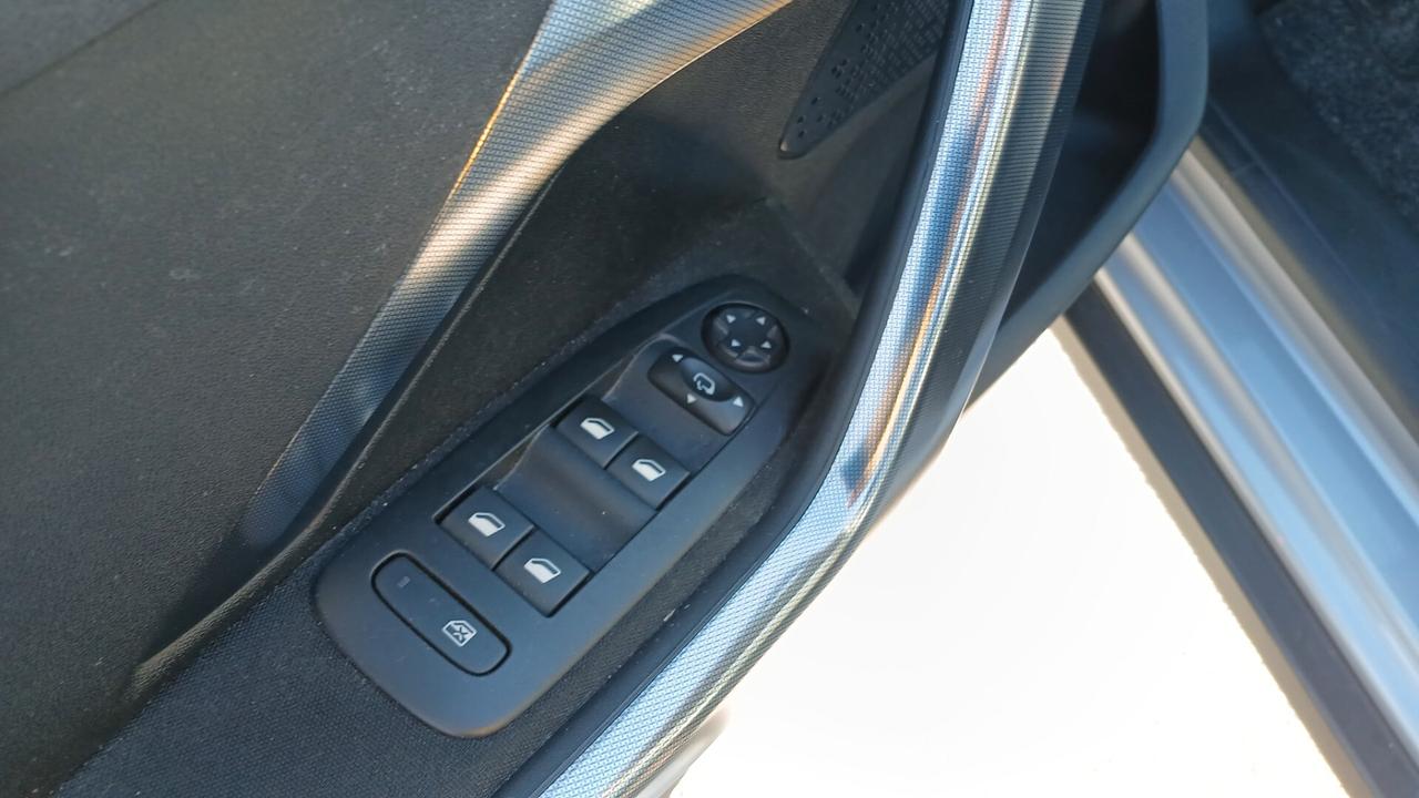 Peugeot 2008 1.6 BLUEHDi 100 ALLURE 2016