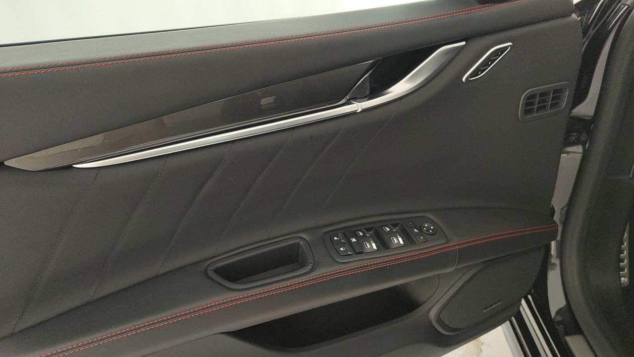 MASERATI Ghibli 3.0 V6 Modena 430cv awd auto