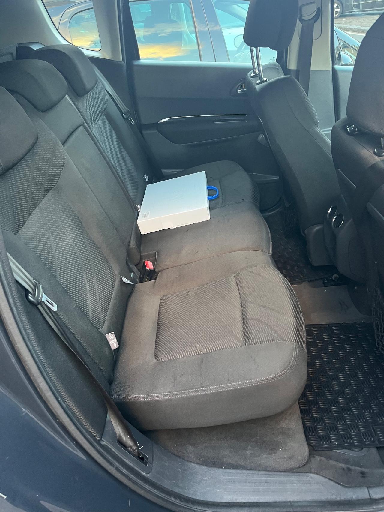 Peugeot 3008 1.6 HDi 110CV cambio robotizzato Outdoor