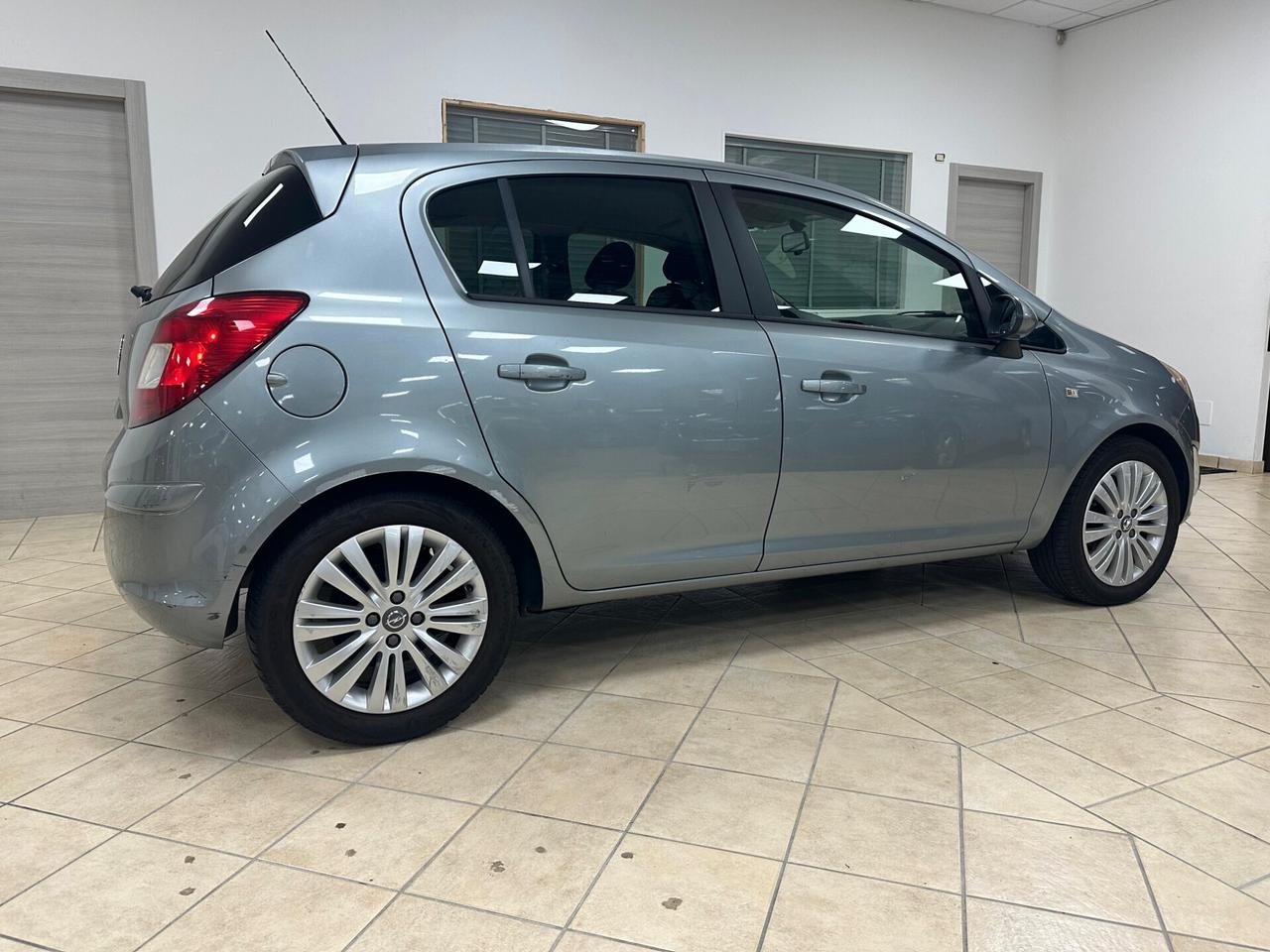 Opel Corsa 1.2 5 porte