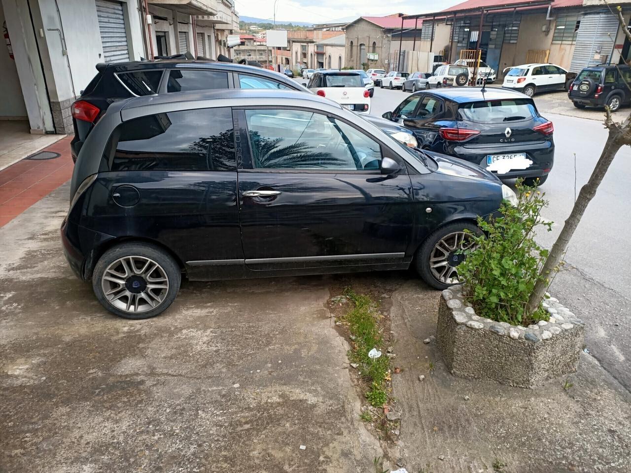 lancia ysilon CON MOTORE RIFATTO A NUOVO X NEOPATENTATI 90 CV Sport MomoDesign 2008