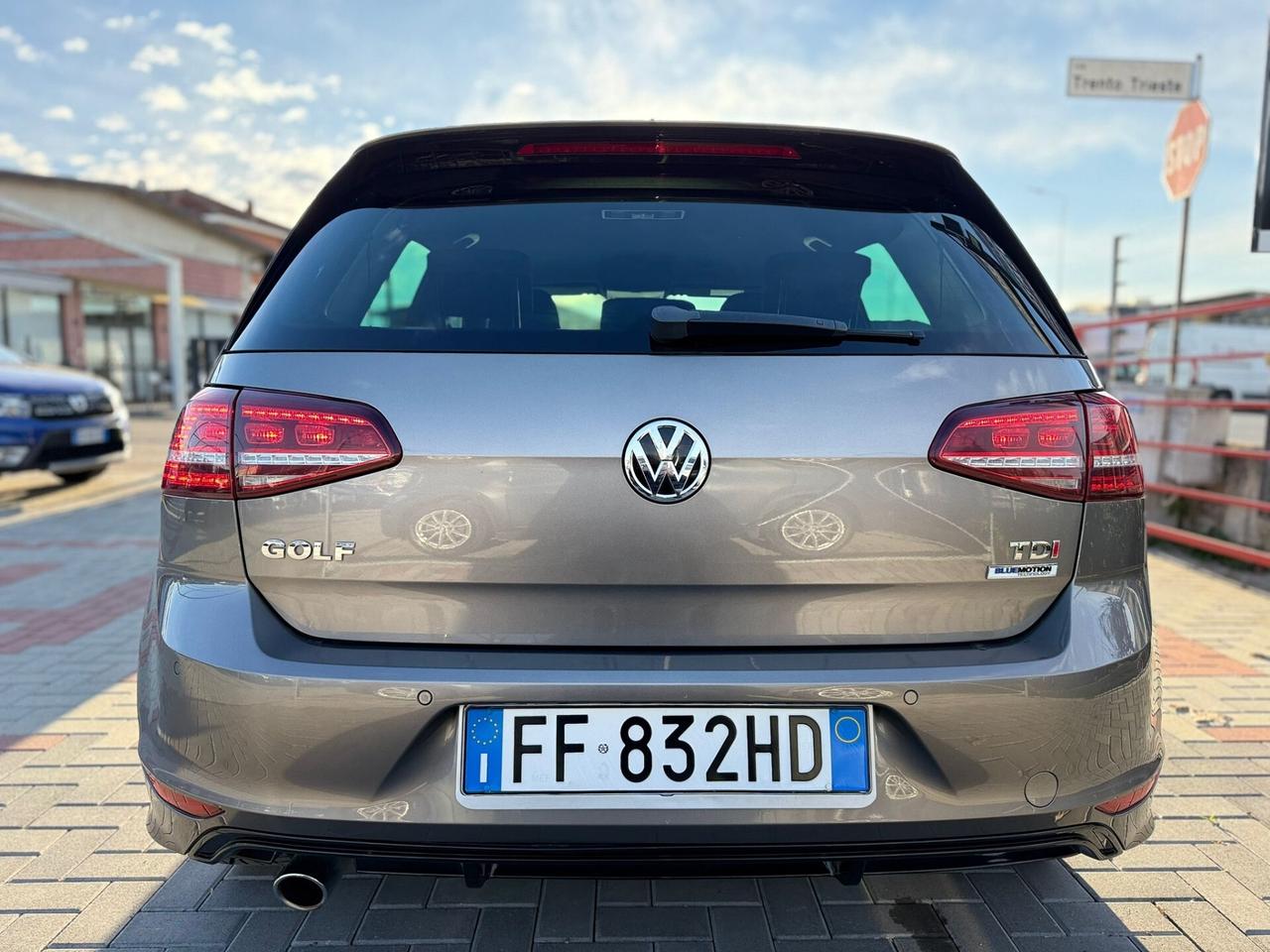 Volkswagen Golf 1.6 TDI 110 CV DSG R-LINE
