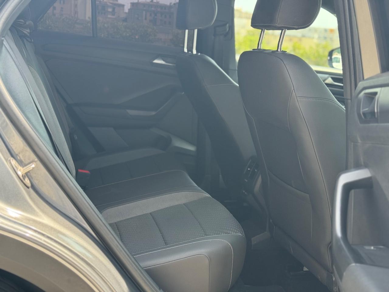 Volkswagen T-Roc 1.5 TSI ACT DSG R-LINE Business BlueMotion Technology