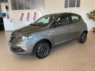 Lancia Ypsilon 1.0 FireFly 5 porte Hybrid Platino