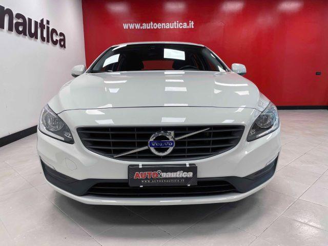 VOLVO V60 2.0 D2 MOMENTUM