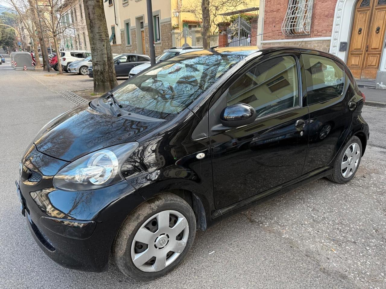 Toyota Aygo 1.0 12V VVT-i 5 porte Sol