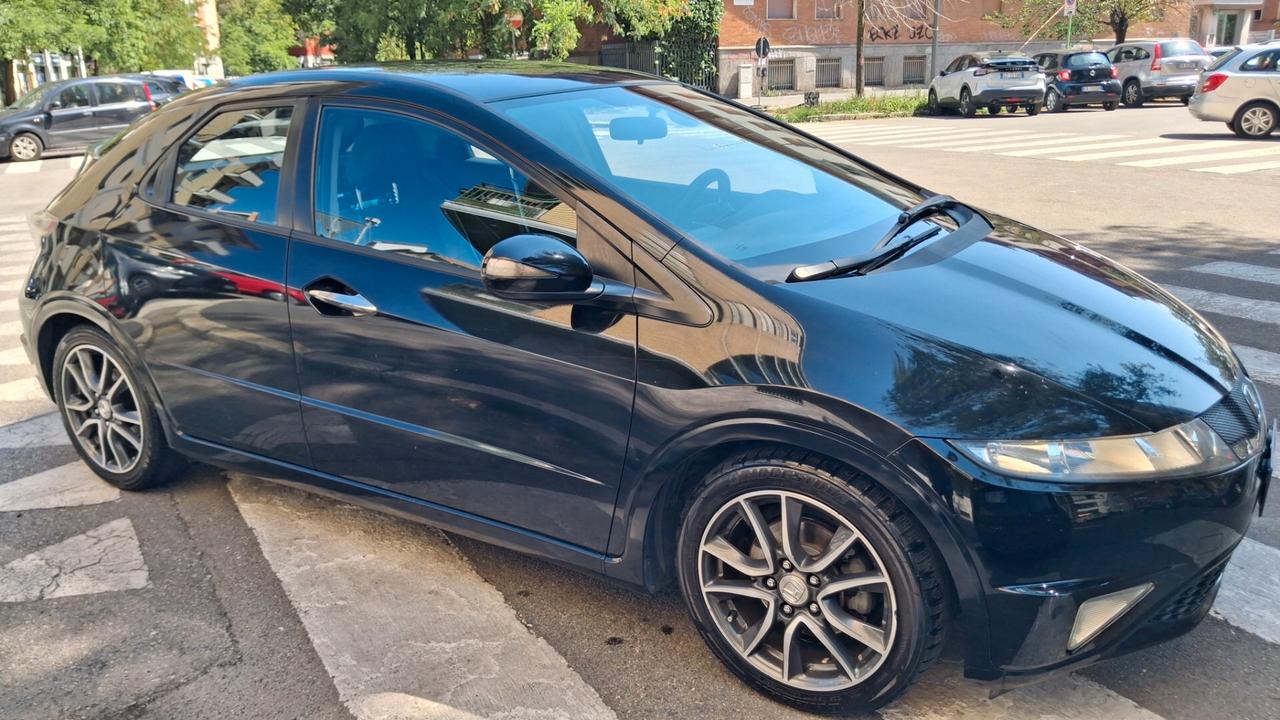 Honda Civic 1.8 i-VTEC 5p. Exclusive LH i-P