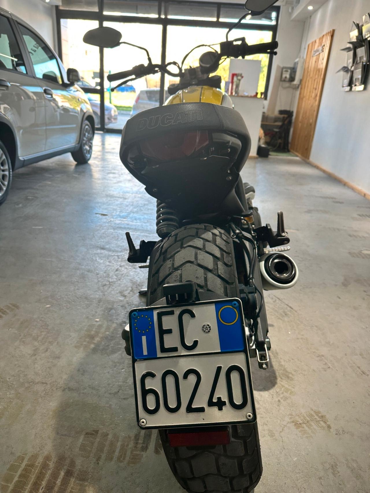 Ducati Scrambler ICON YELLOW