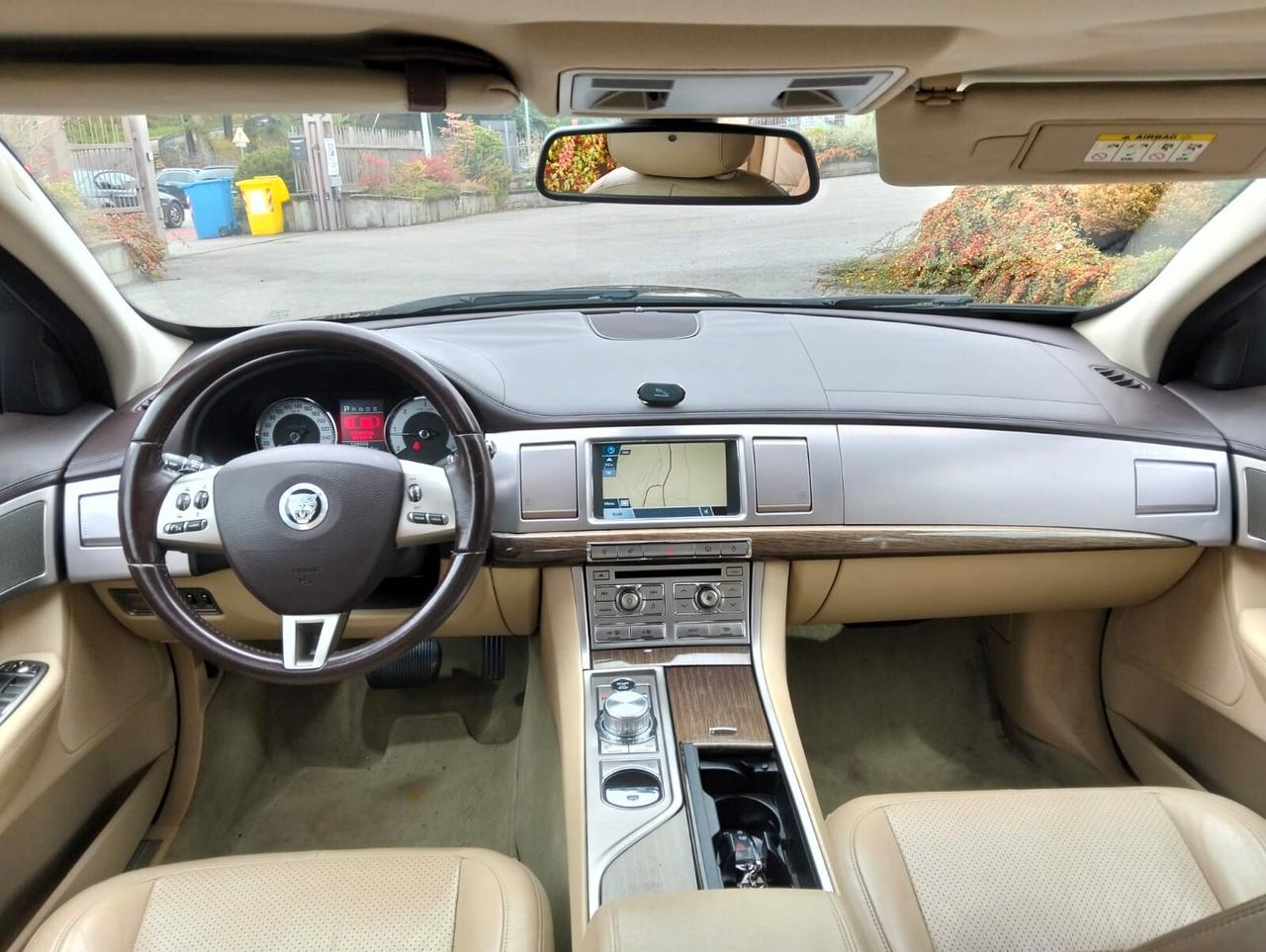 Jaguar XF 2.7D V6 Premium Luxury