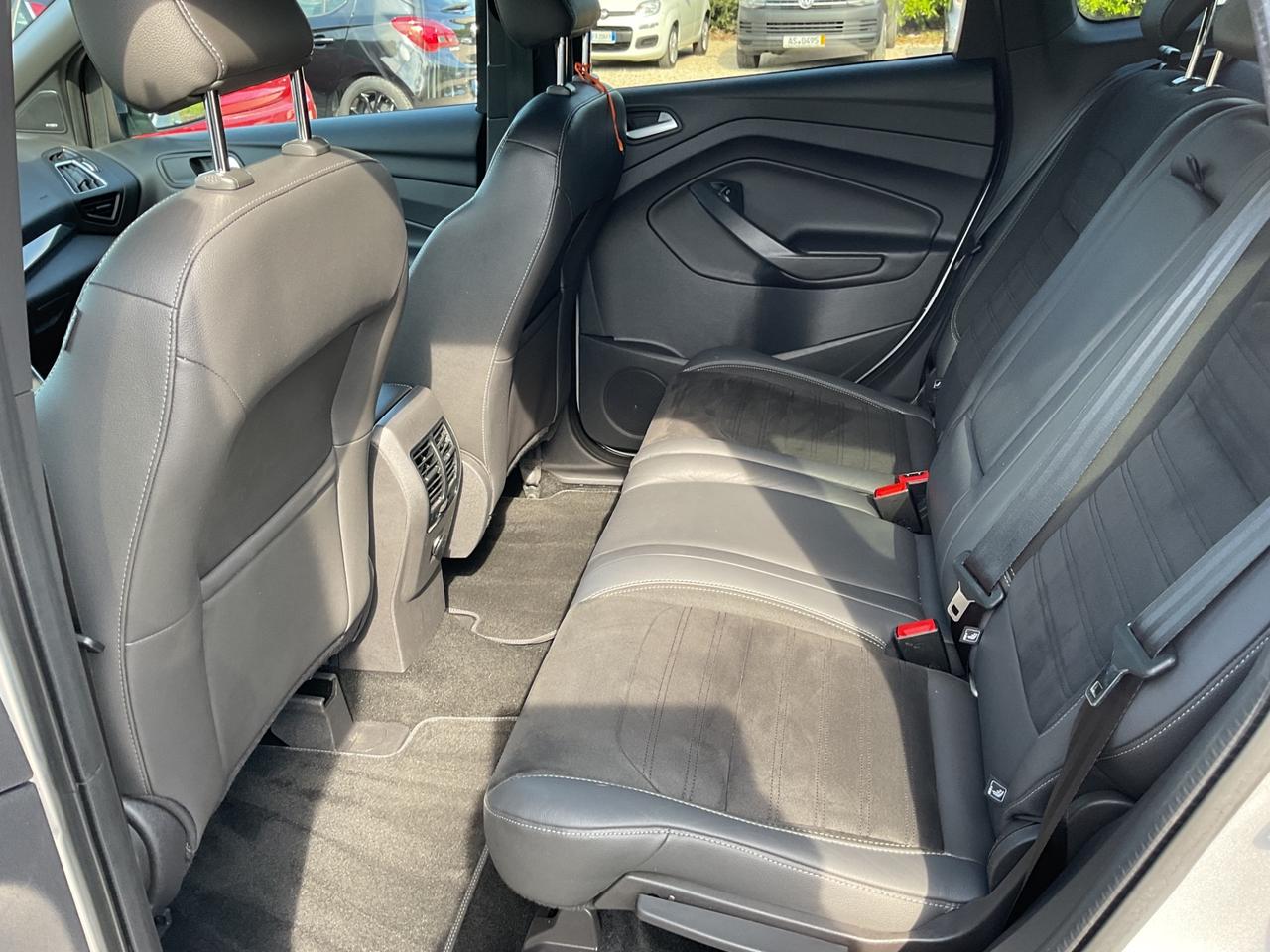 Ford Kuga 1.5 TDCI 120 CV S&S 2WD Powershift ST-Line