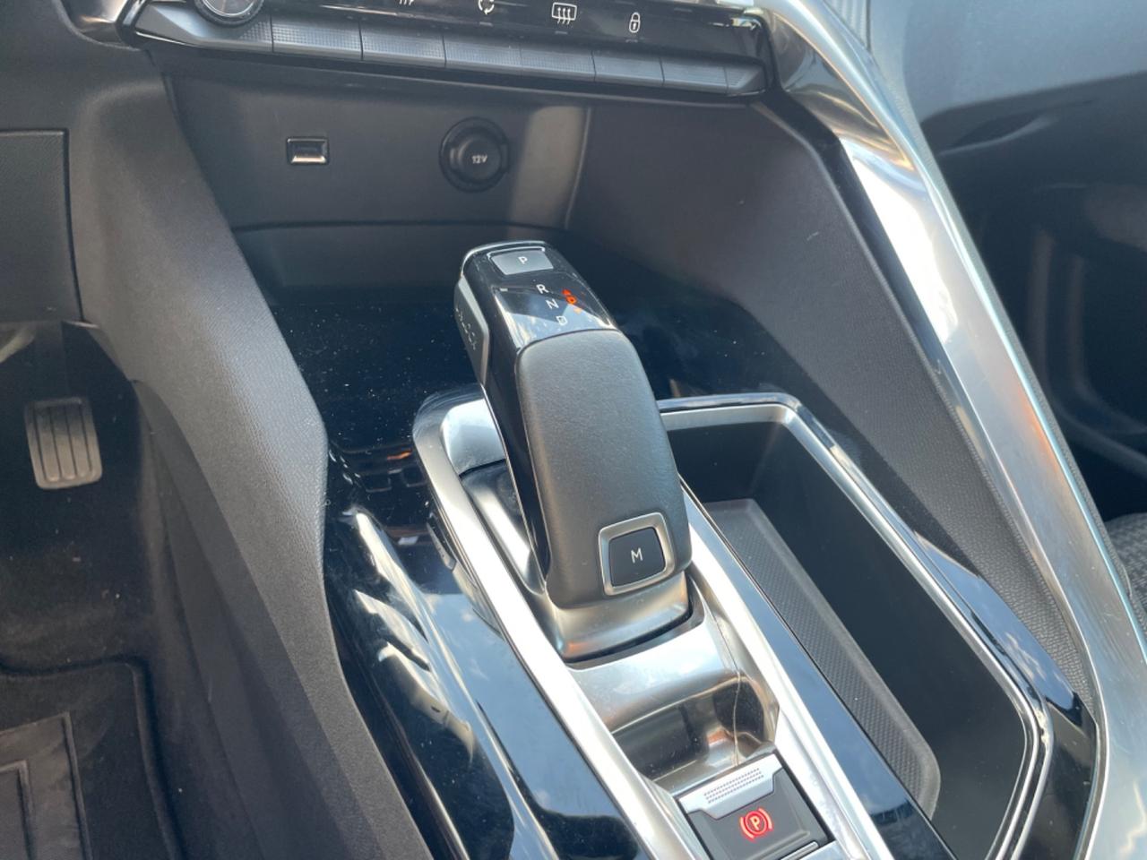 Peugeot 3008 BlueHDi 130 EAT8 Business KM 49500