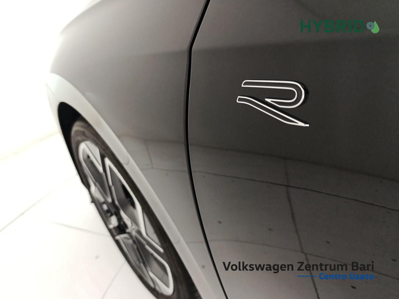 Volkswagen Golf 1.5 etsi r-line 150cv dsg
