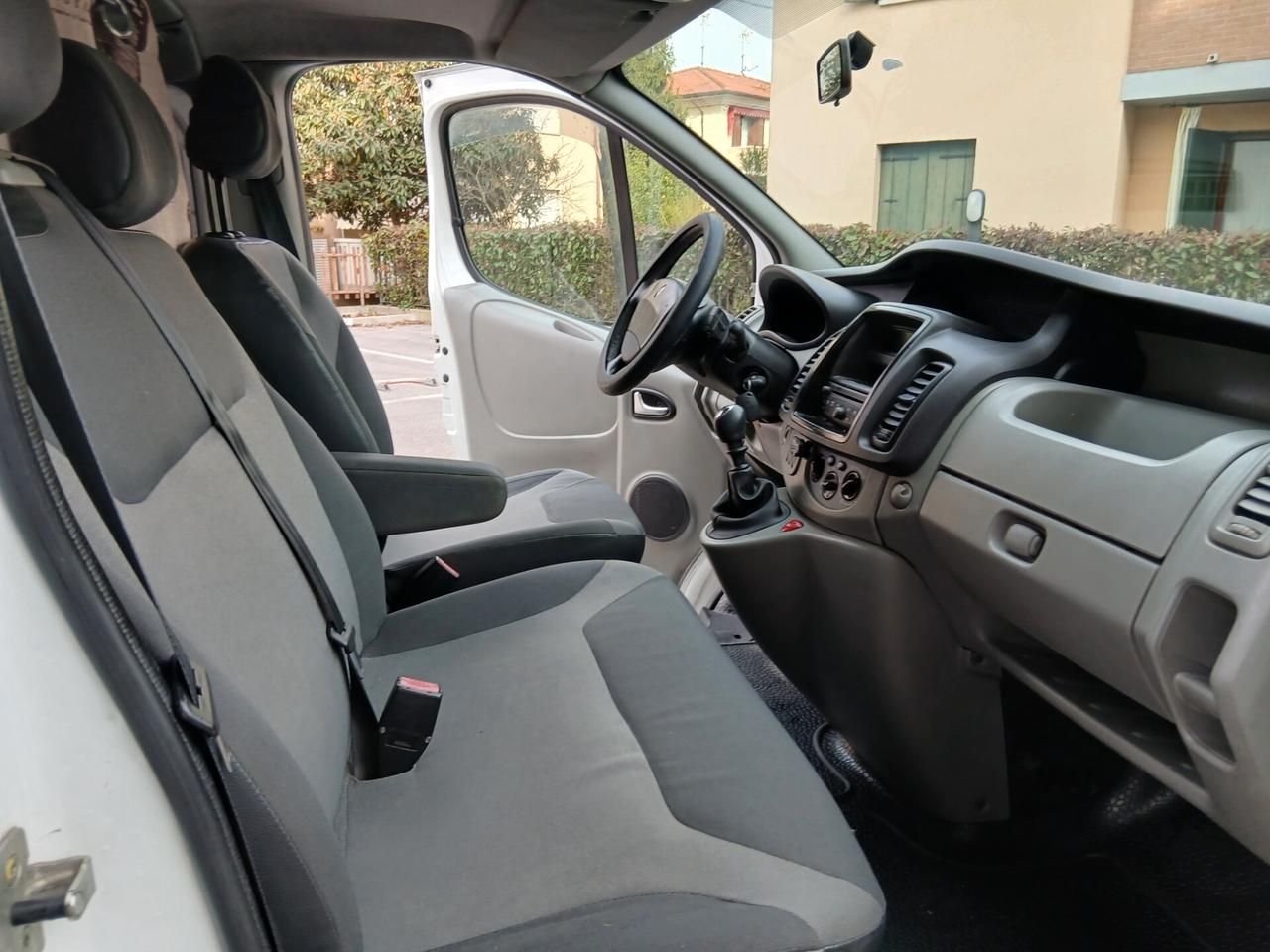 Renault Trafic 2.0 Cdi 115 cv 9 posti Passenger Black Edition +gancio traino