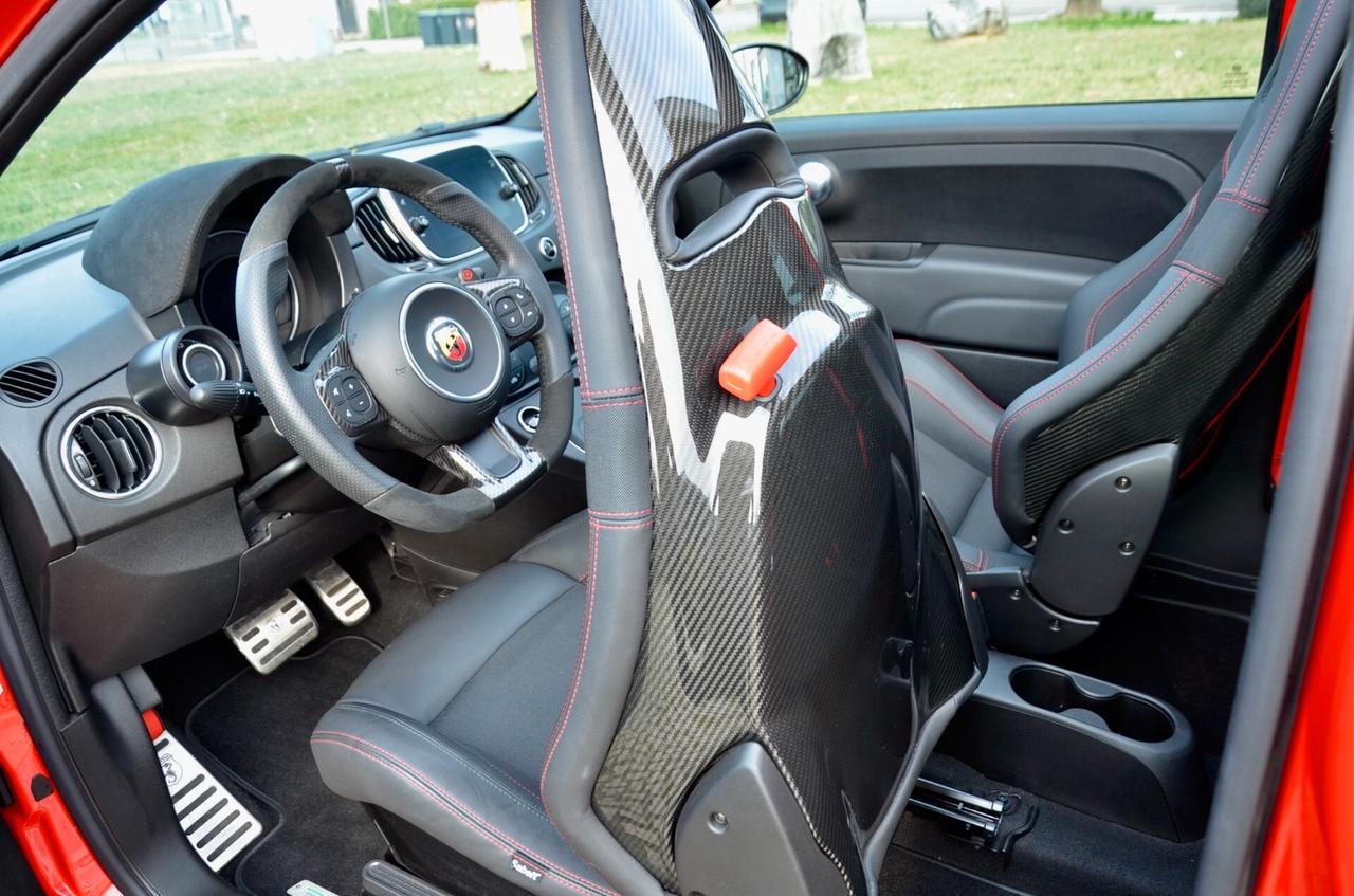 ABARTH 595C 1.4 T-JET ESSEESSE 180cv AUT, PARI AL NUOVO, UFF ITALIANA, AKRAPOVIC, SEDILI IN CARBONIO, 17", PERMUTE