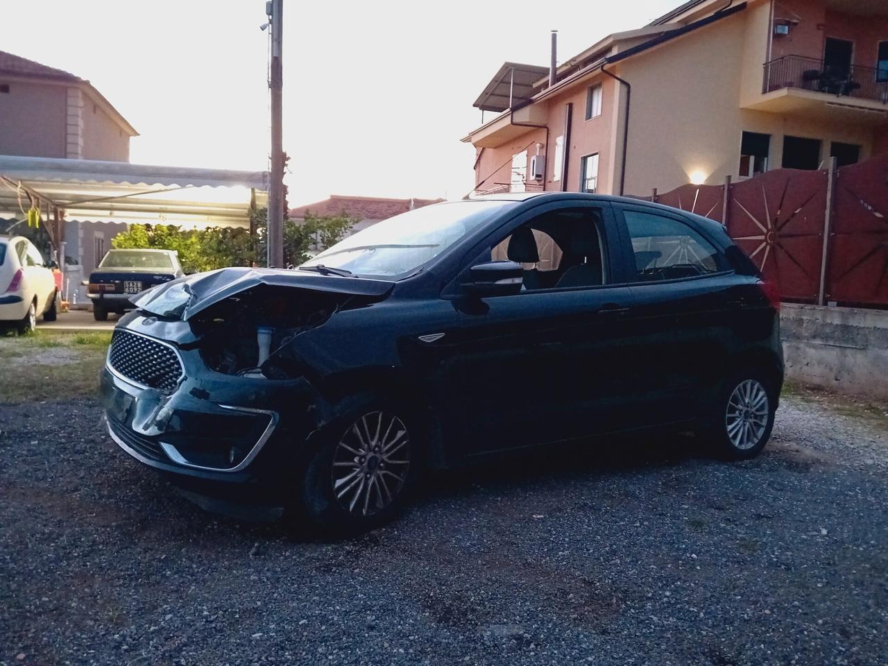 Ford Ka 1.2 Ti-VCT 85CV Black & White - White