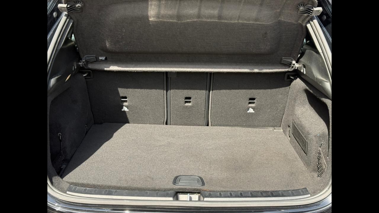 Mercedes-Benz GLA - H247 - GLA 180 d Premium auto
