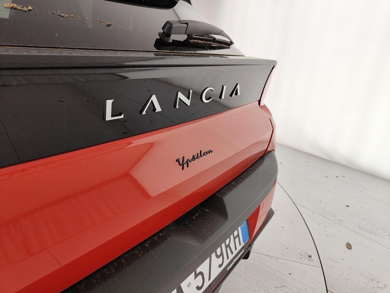 Lancia Ypsilon Hybrid e-DCT HF Line