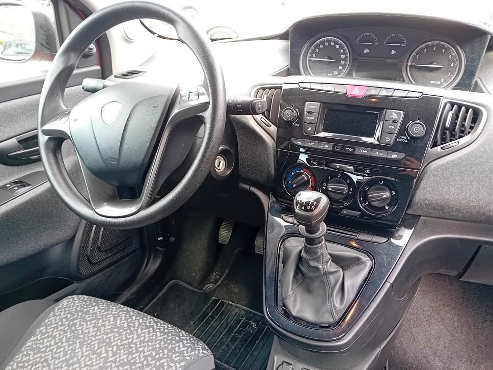 Lancia Ypsilon 1.0 FireFly 5 porte S&S Hybrid Ecochic Silver