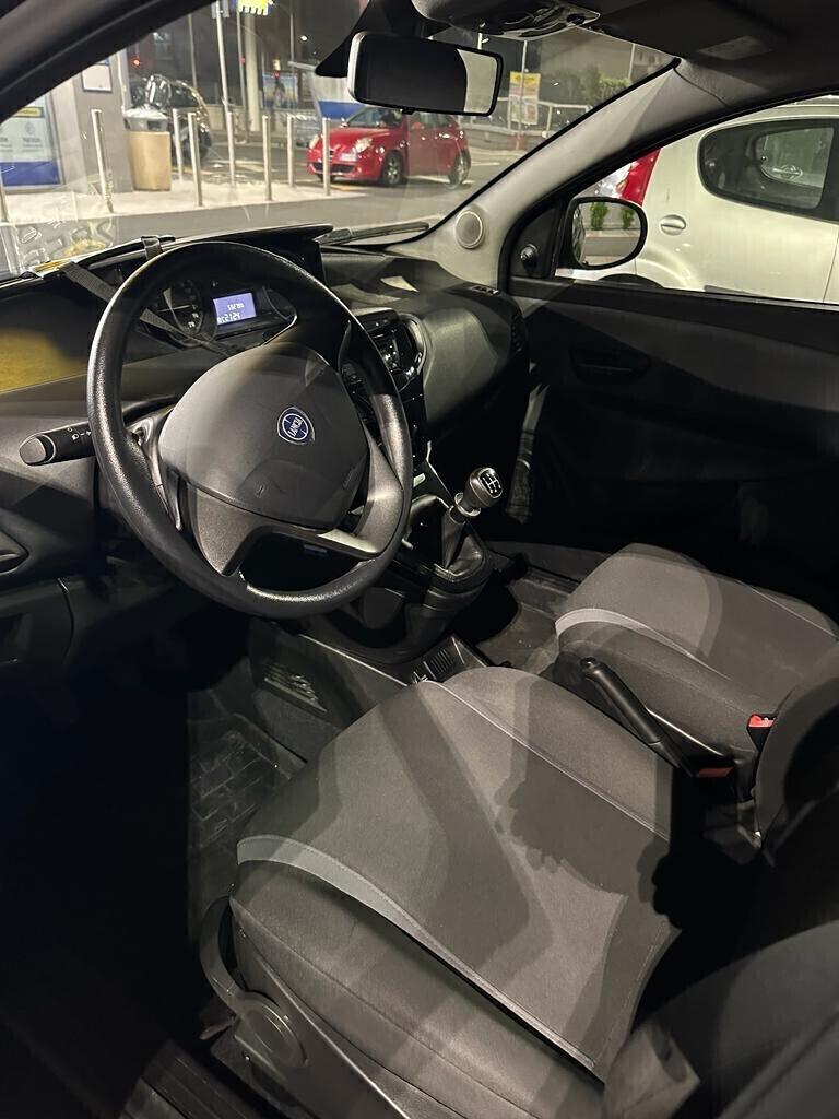 Lancia Ypsilon 1.2 69 CV 5 porte Silver