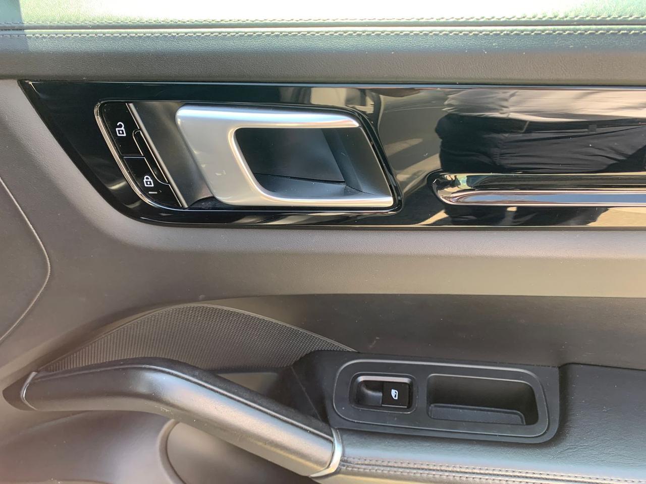 Porsche Cayenne 3.0 E-Hybrid #6321