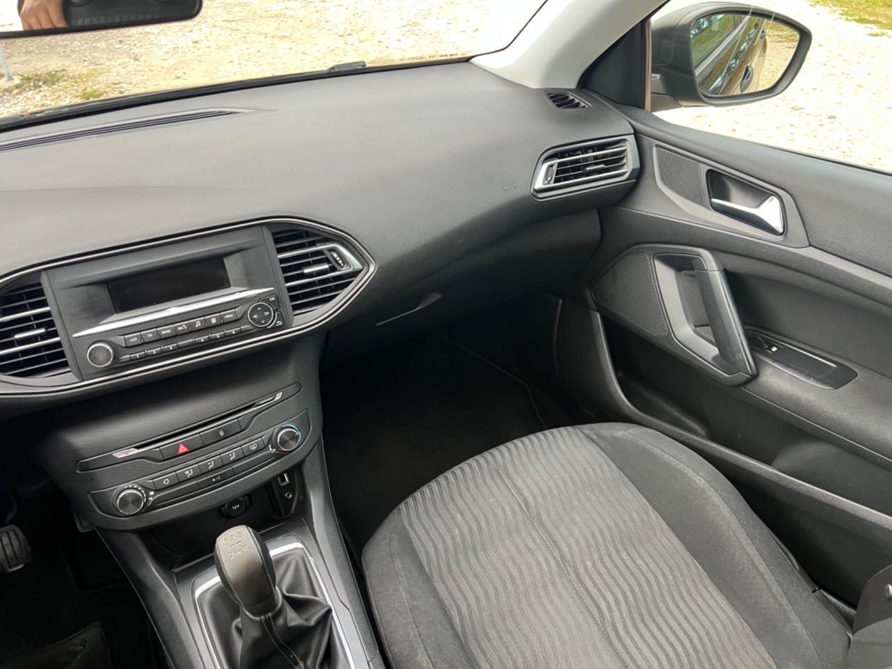 Peugeot 308 1.2 Benzina Access NEOPATENTATI PERMUTE RATE GARANZIA