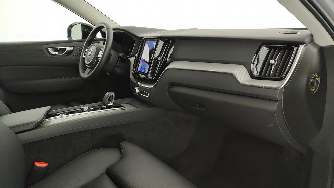 VOLVO XC60 2.0 b4 Plus Dark auto
