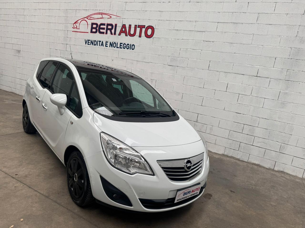 Opel Meriva allestimento bi color