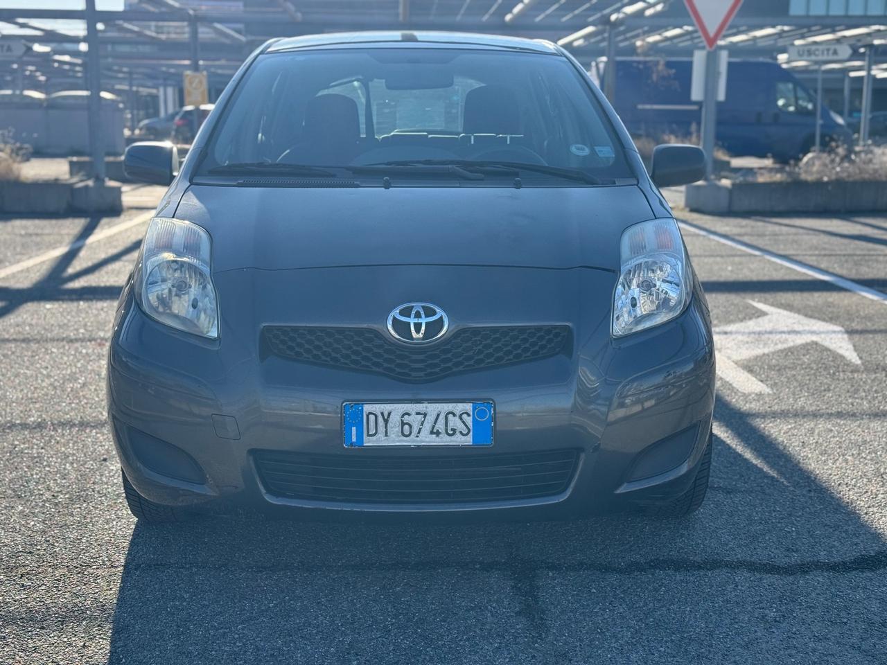 Toyota Yaris 1.0 5 porte Luxury pack