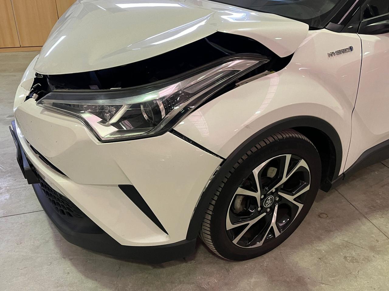 Toyota C-HR 1.8 Hybrid E-CVT Style | incidentata