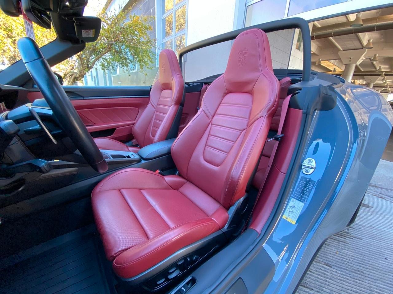 Porsche 911 Carrera 4 GTS Cabriolet