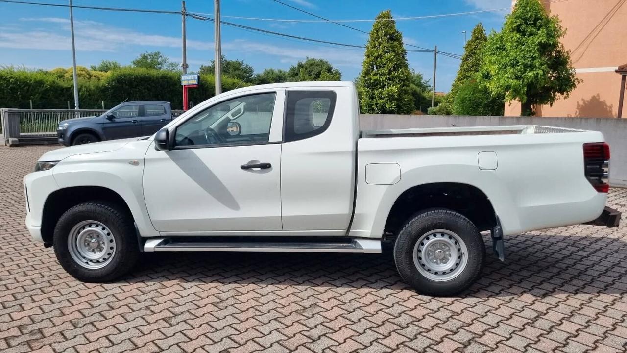 Mitsubishi L200 2.3CLUB CAB 4x4 cassone lungo