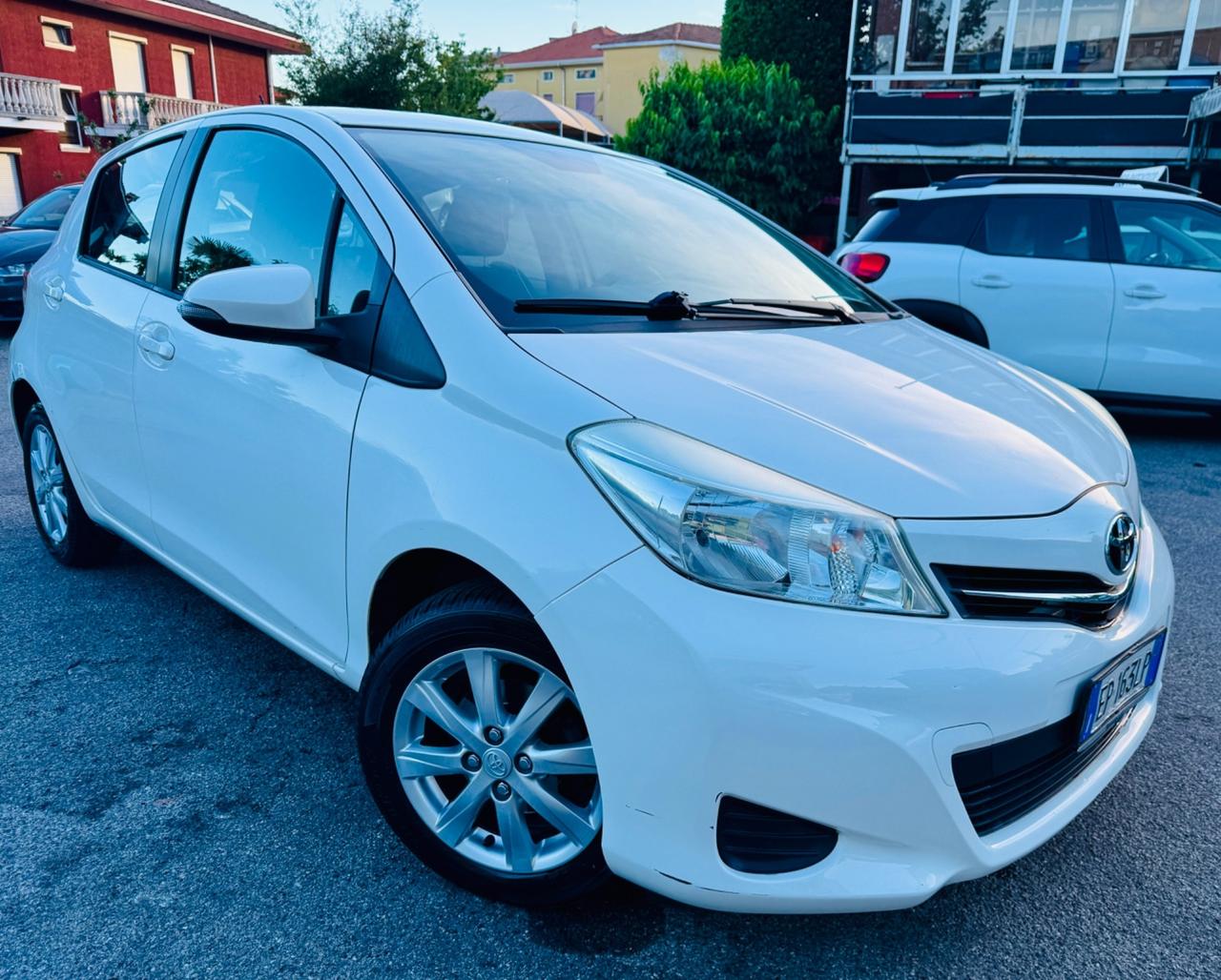 Toyota Yaris 1.0 5 porte Lounge OK NEOPATENTATI