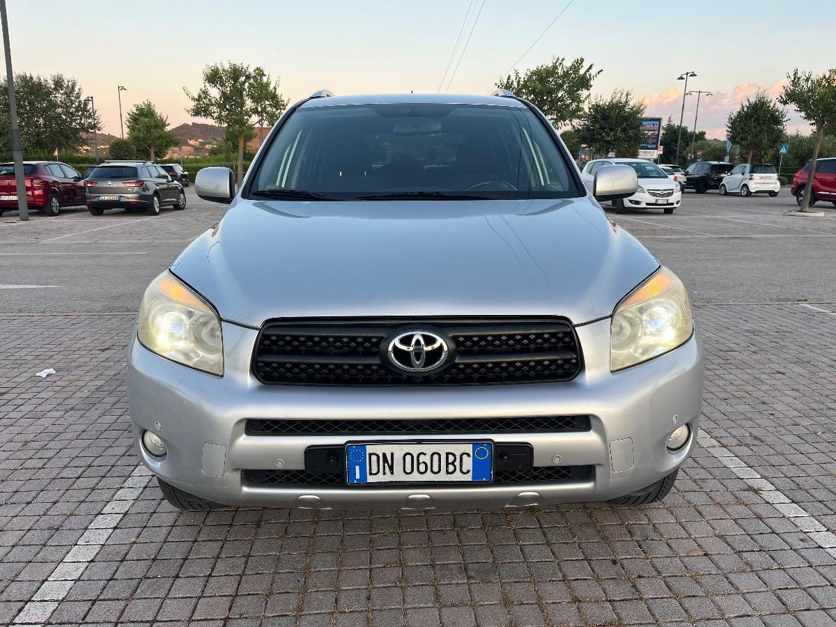 TOYOTA RAV4 2.2 D-4D 136CV Sol