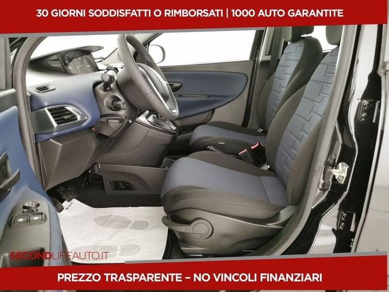 Lancia Ypsilon My24 1.0 Firefly 70 CvStart&Stop Hybrid Platino